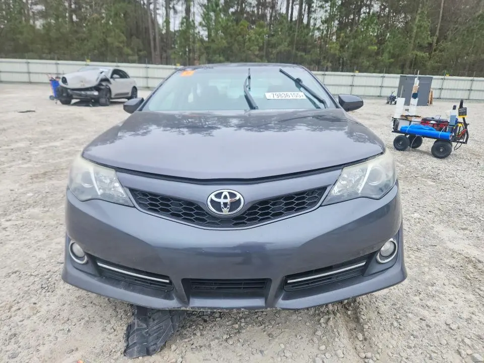 2014 TOYOTA CAMRY SE  