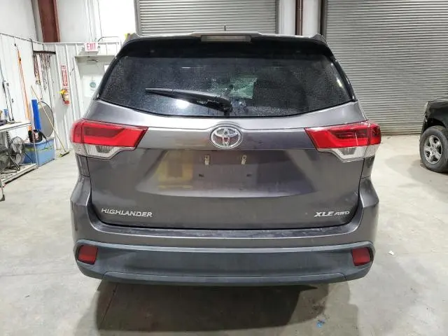 2018 TOYOTA HIGHLANDER SE  