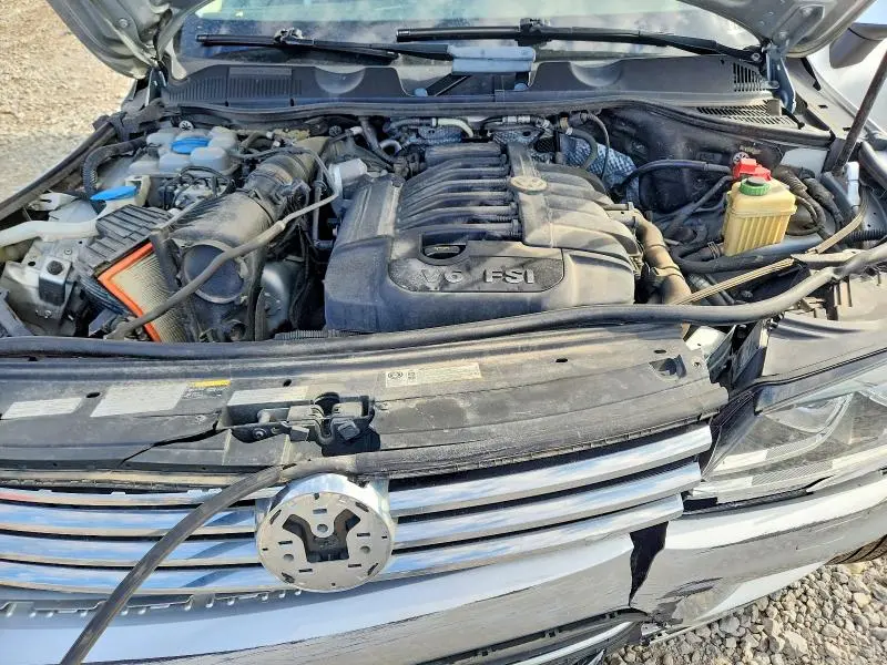 2015 VOLKSWAGEN TOUAREG V6  
