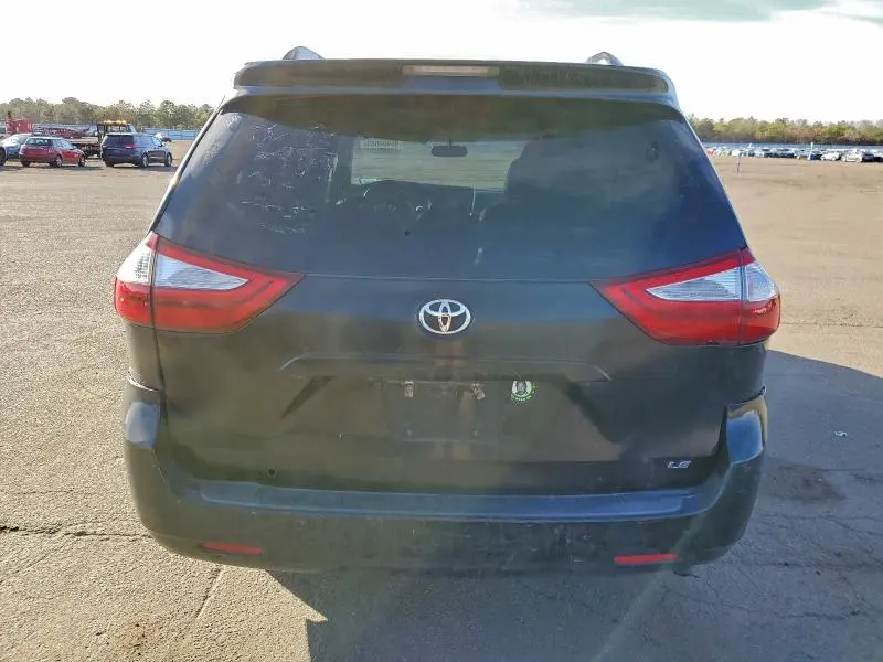 2017 TOYOTA SIENNA LE  