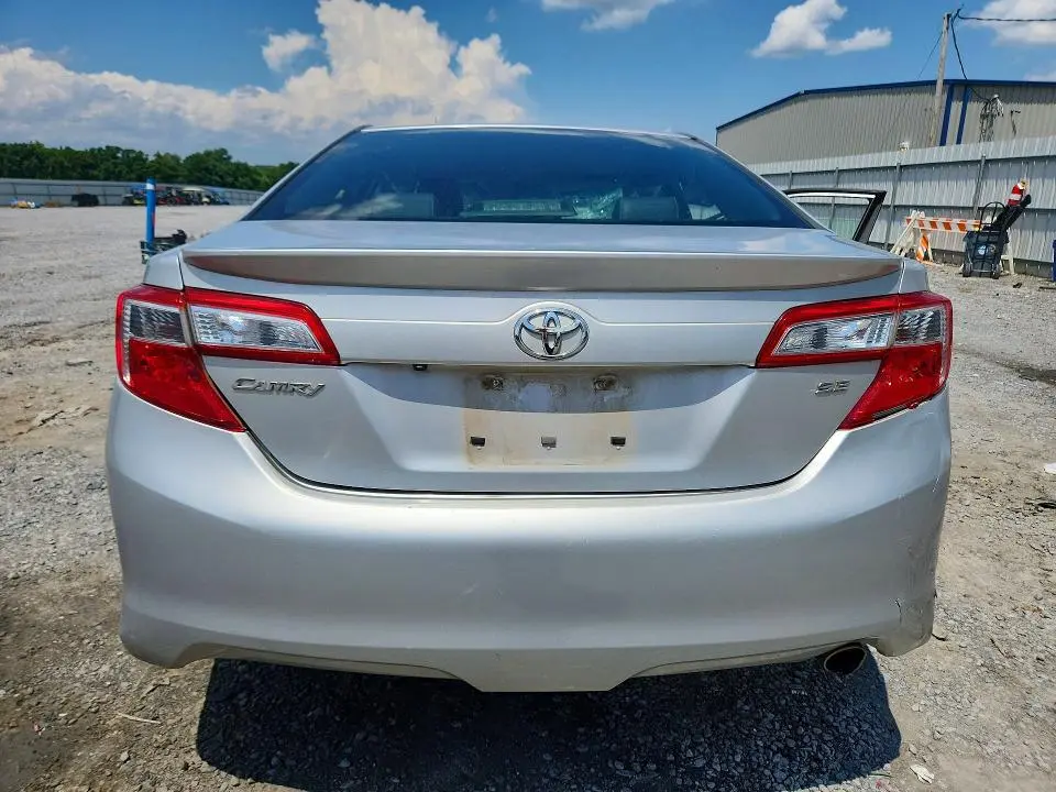 2014 TOYOTA CAMRY SE  