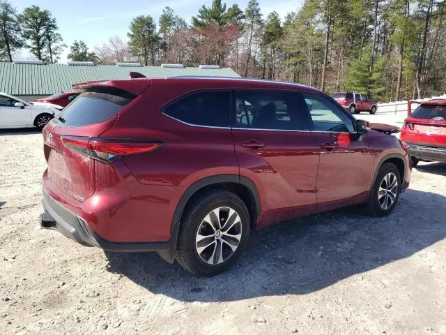 2021 TOYOTA HIGHLANDER XLE  
