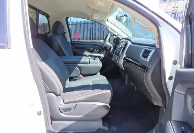 2017 NISSAN TITAN SV  