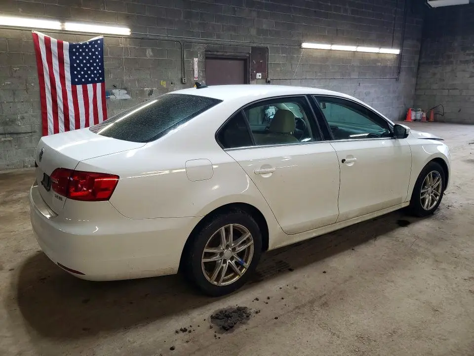 2013 VOLKSWAGEN JETTA SE  