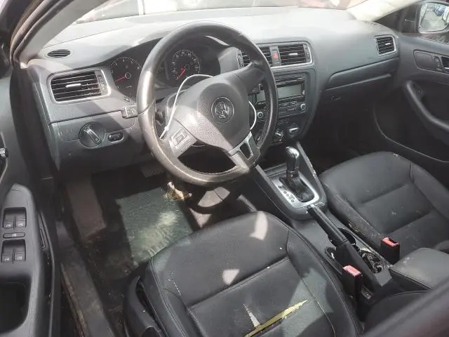 2011 VOLKSWAGEN JETTA SE  