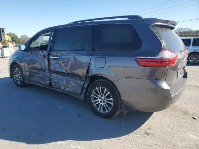 2020 TOYOTA SIENNA XLE  