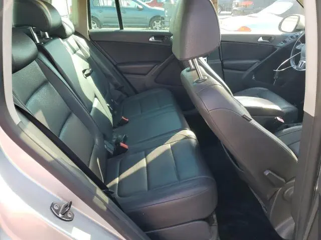 2011 VOLKSWAGEN TIGUAN S  