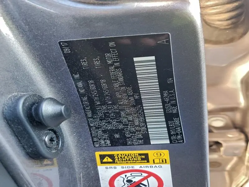 2017 TOYOTA HIGHLANDER SE  