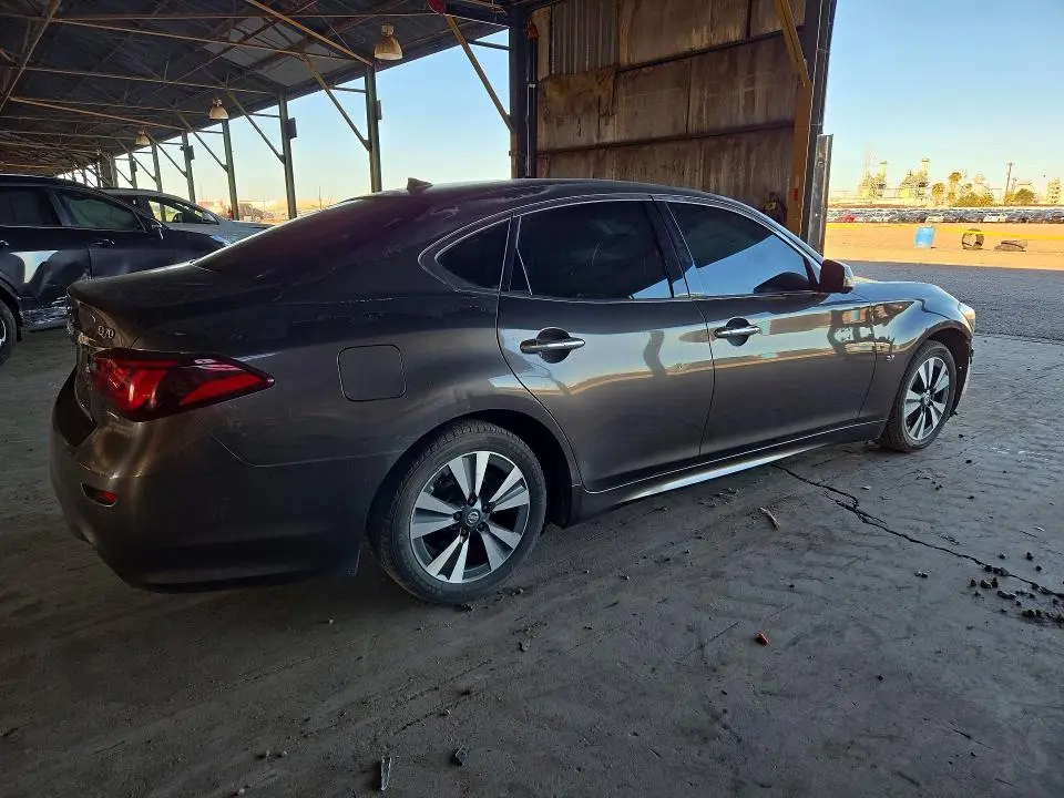 2017 INFINITI Q70 3.7  