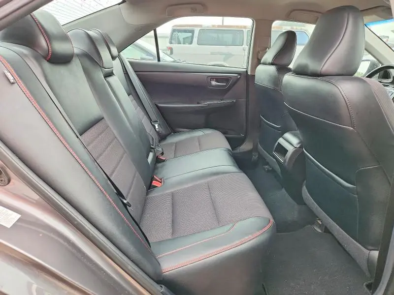2016 TOYOTA CAMRY SE  