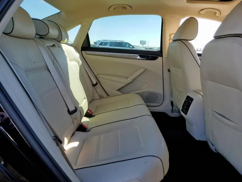 2016 VOLKSWAGEN PASSAT SE  