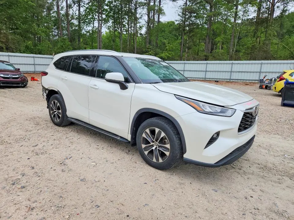 2020 TOYOTA HIGHLANDER XLE  