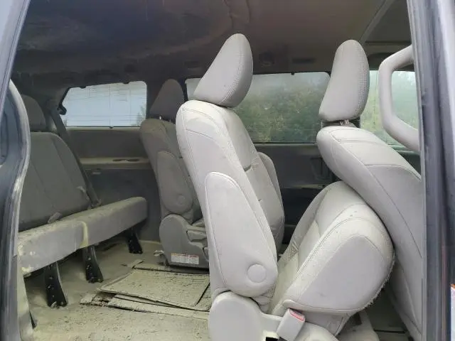 2017 TOYOTA SIENNA XLE  