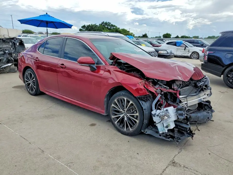 2018 TOYOTA CAMRY SE  