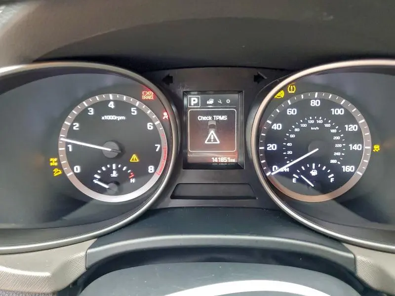 2017 HYUNDAI SANTA FE SE  