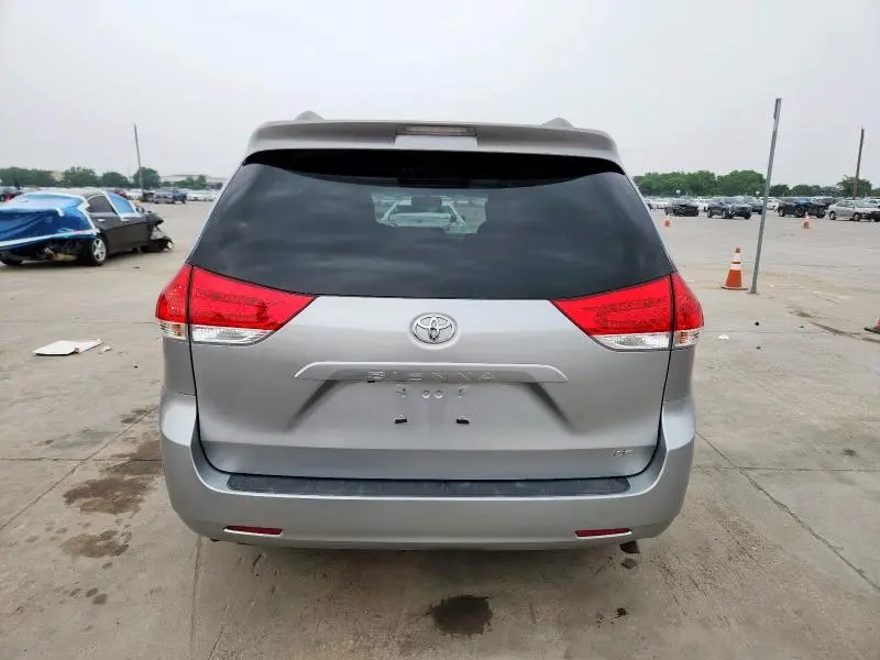 2014 TOYOTA SIENNA LE  