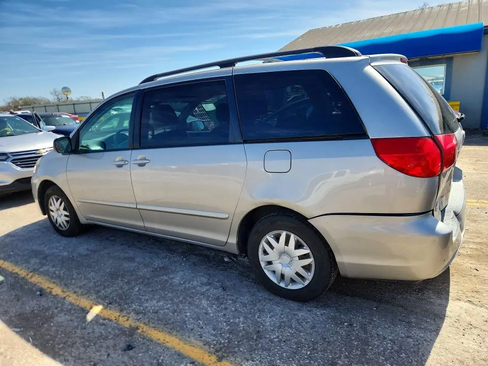 2010 TOYOTA SIENNA LE 7-PASSENGER  
