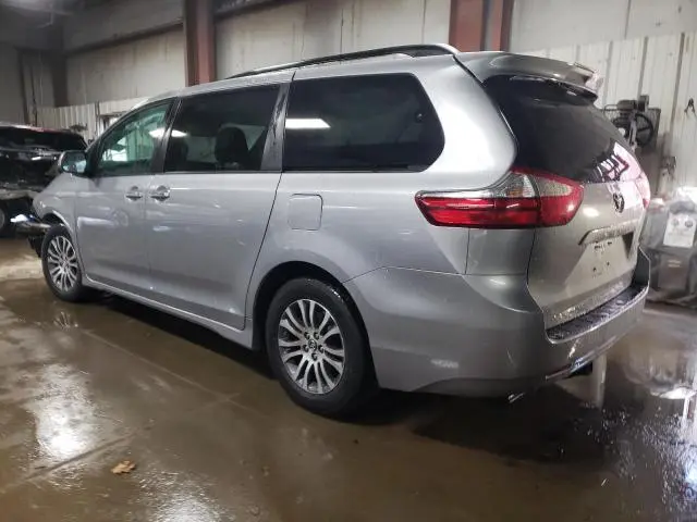 2018 TOYOTA SIENNA XLE  