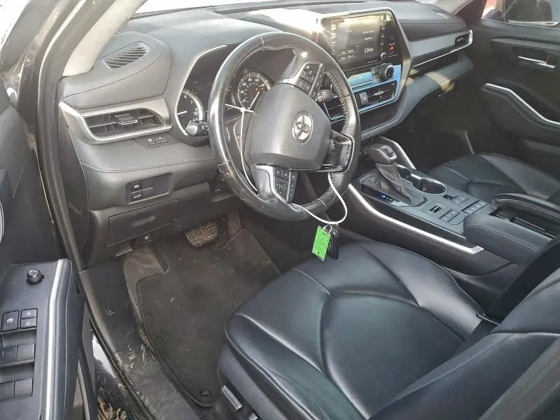 2021 TOYOTA HIGHLANDER XLE  