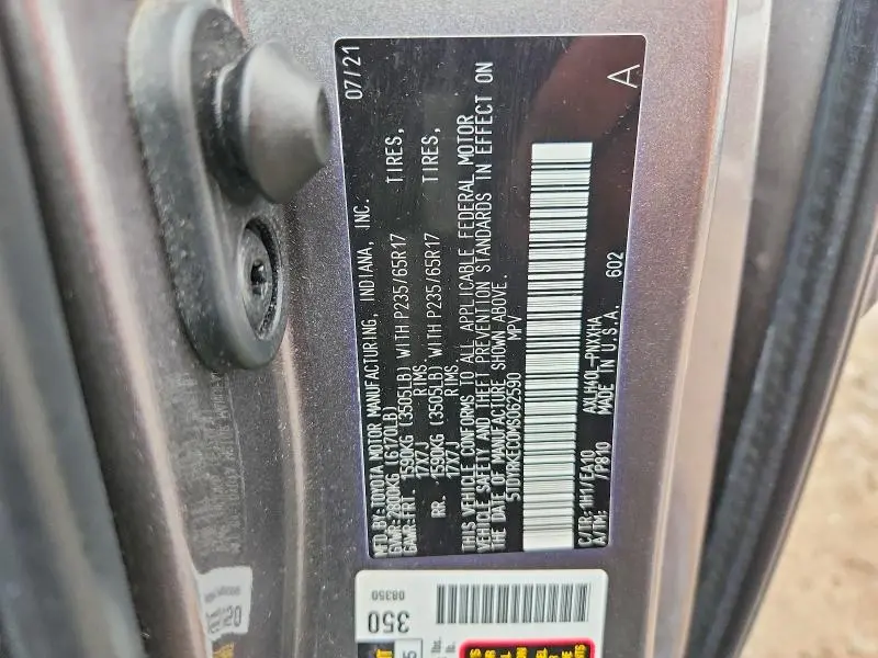 2021 TOYOTA SIENNA XLE  