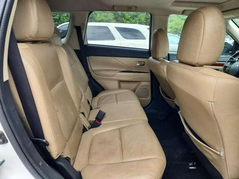 2015 MITSUBISHI OUTLANDER SE  