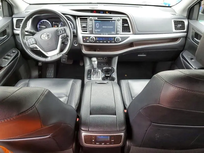 2019 TOYOTA HIGHLANDER XLE  