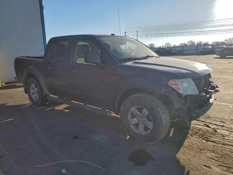 2013 NISSAN FRONTIER S  