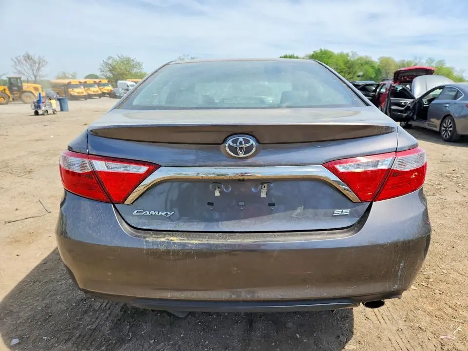 2017 TOYOTA CAMRY SE  
