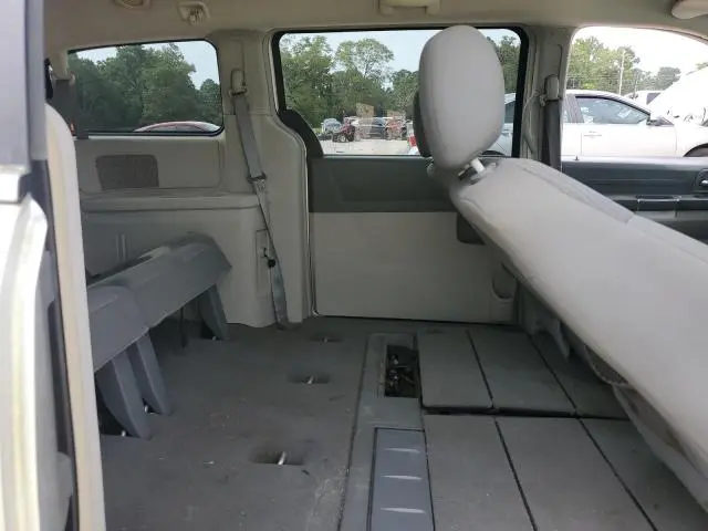 2010 CHRYSLER TOWN & COUNTRY LX  