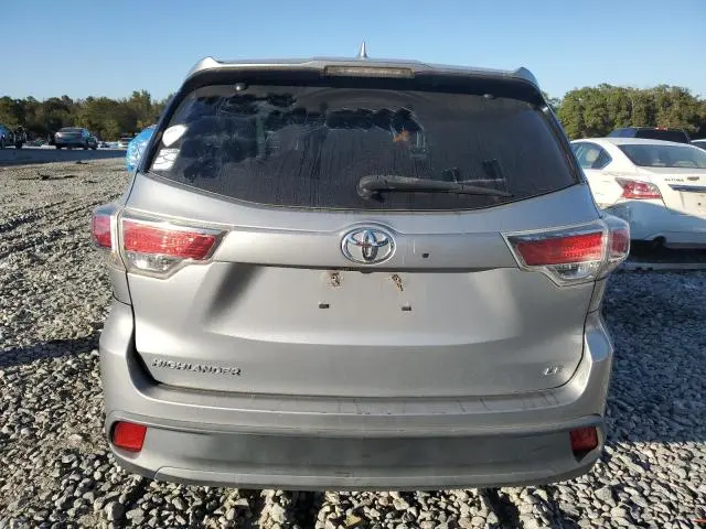2016 TOYOTA HIGHLANDER LE  