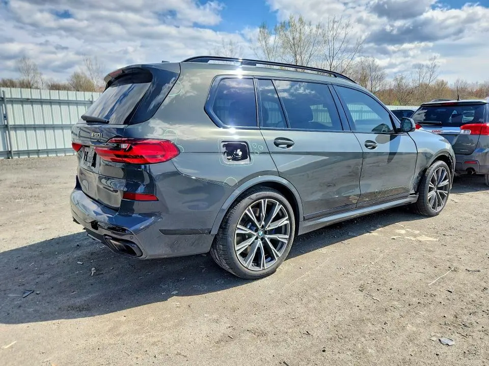 2022 BMW X7 M50I  
