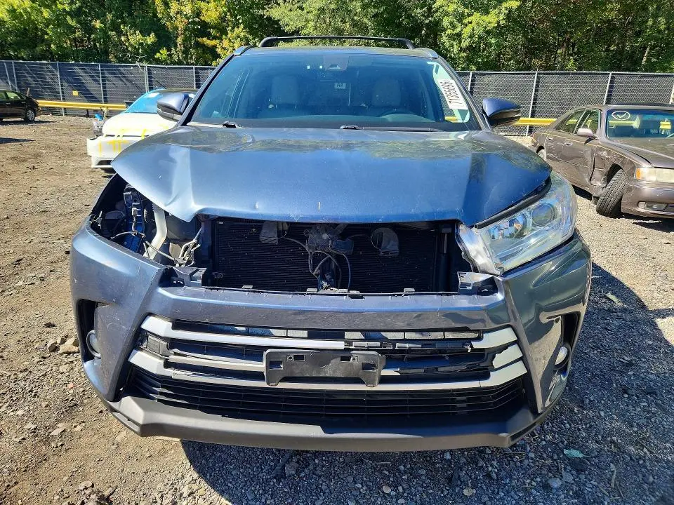 2017 TOYOTA HIGHLANDER XLE  