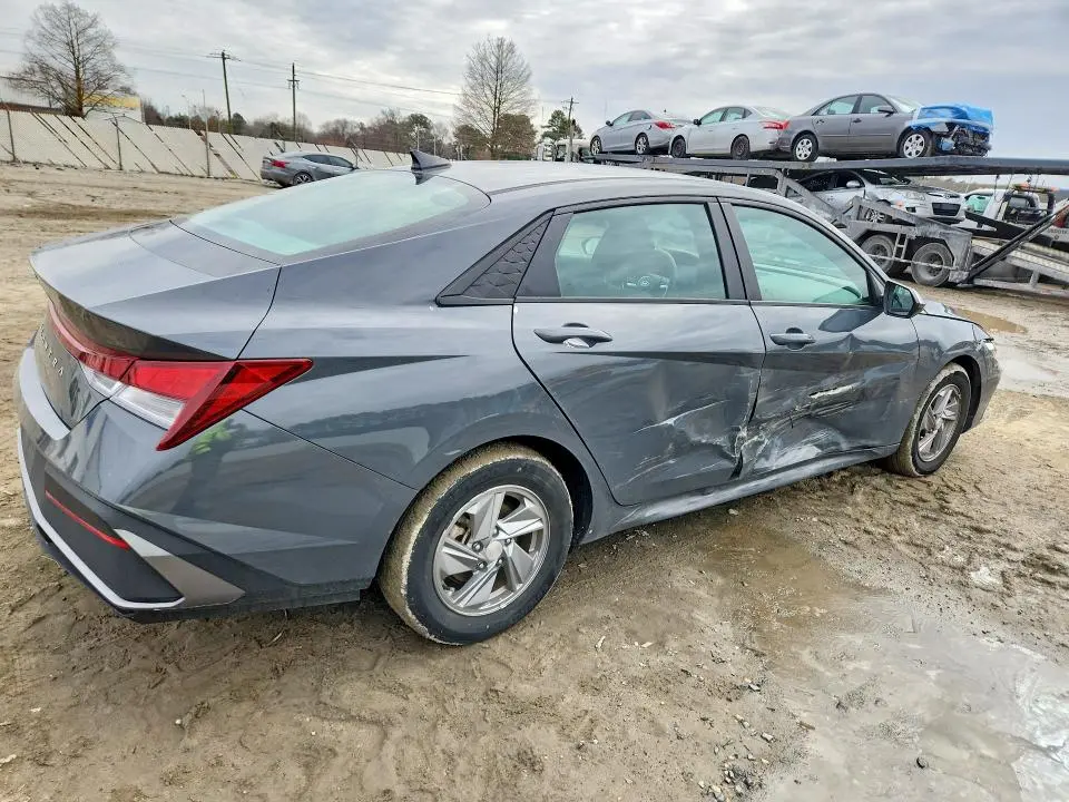 2024 HYUNDAI ELANTRA SE  