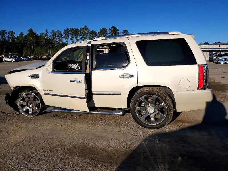 2011 CADILLAC ESCALADE LUXURY  