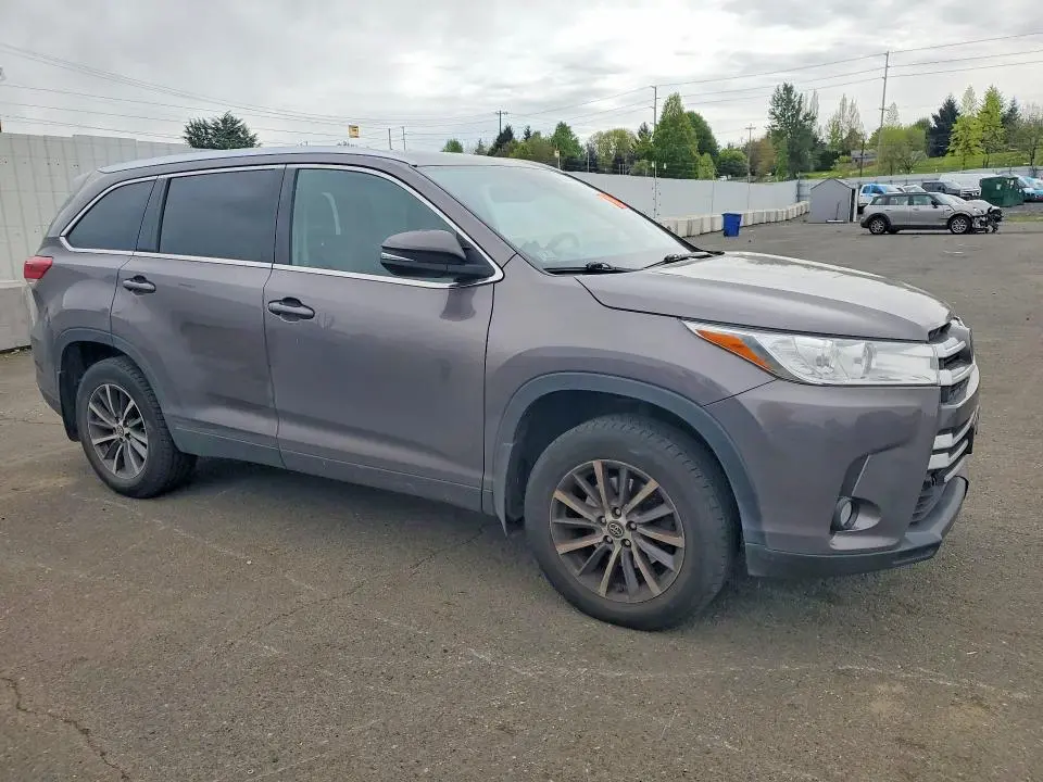 2019 TOYOTA HIGHLANDER XLE  