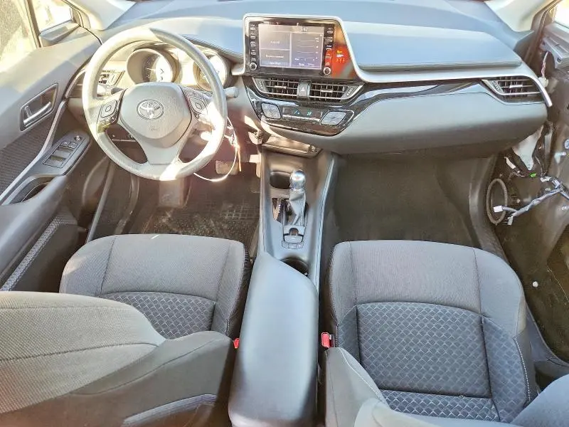 2021 TOYOTA C-HR XLE  