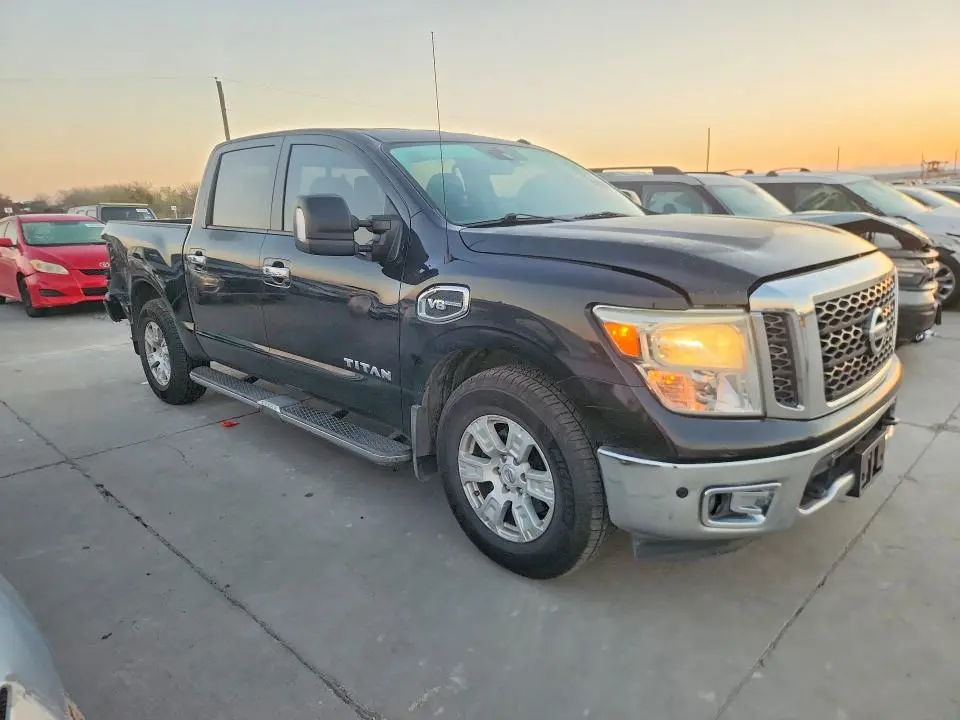 2017 NISSAN TITAN SV  