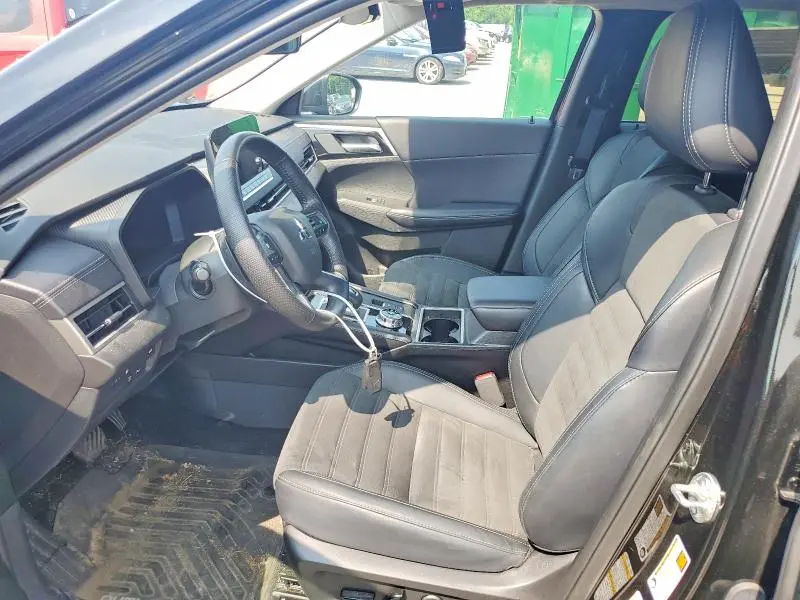 2024 MITSUBISHI OUTLANDER SE  