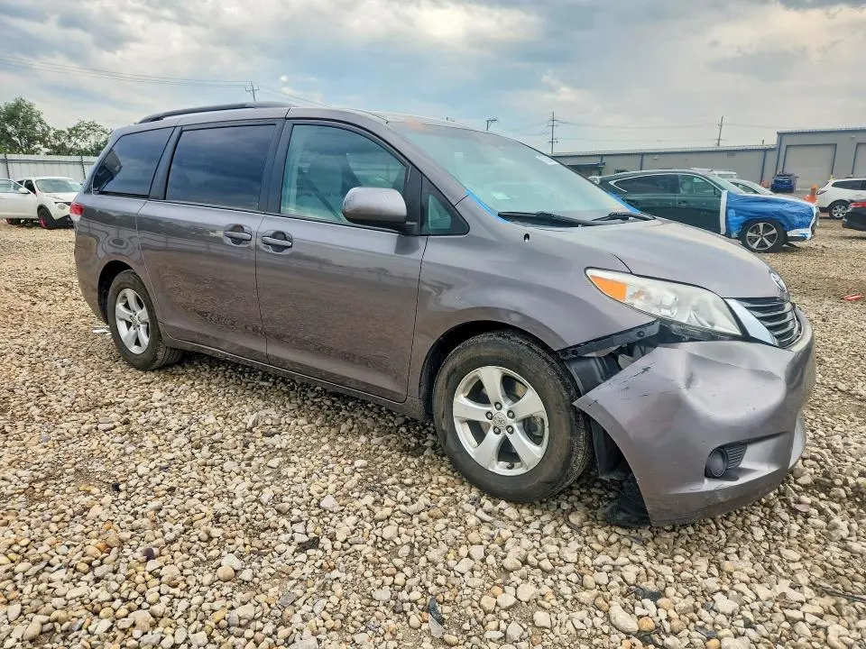 2011 TOYOTA SIENNA LE  