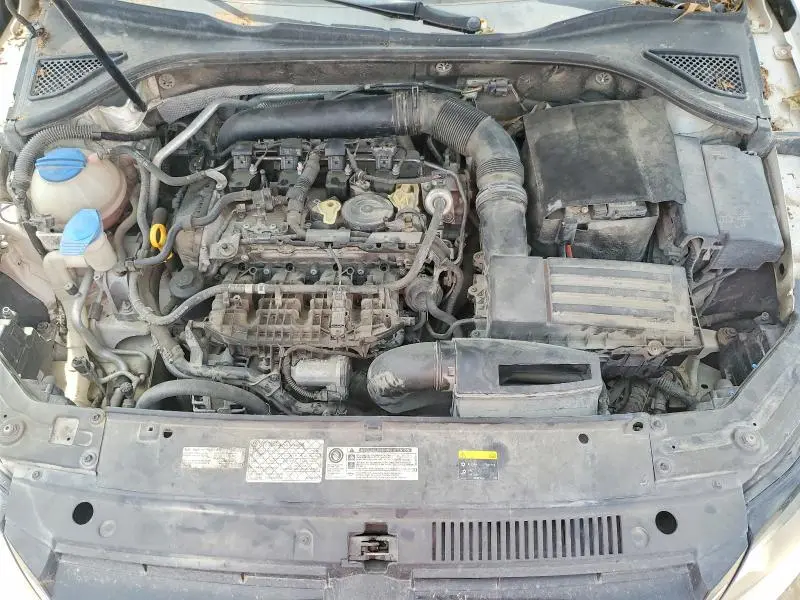2015 VOLKSWAGEN PASSAT SE  