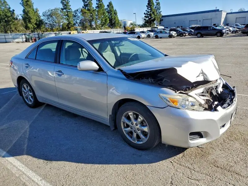 2011 TOYOTA CAMRY SE  