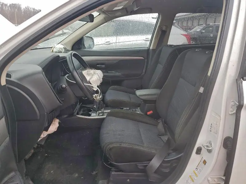 2017 MITSUBISHI OUTLANDER SE  