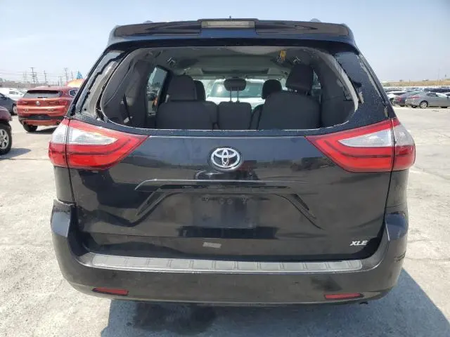 2019 TOYOTA SIENNA XLE  