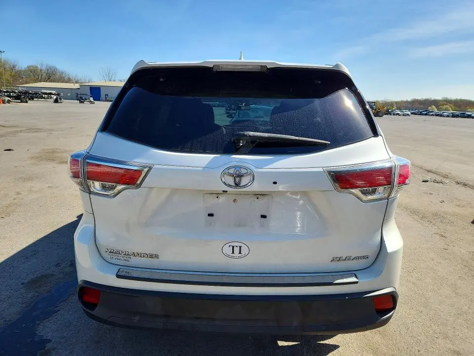2016 TOYOTA HIGHLANDER XLE  