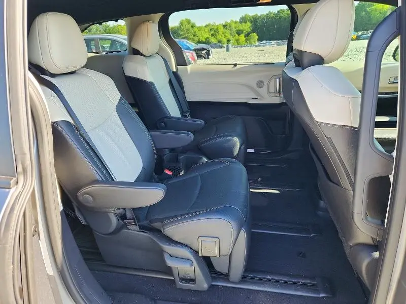 2026 TOYOTA SIENNA LIMITED 7-PASSENGER  