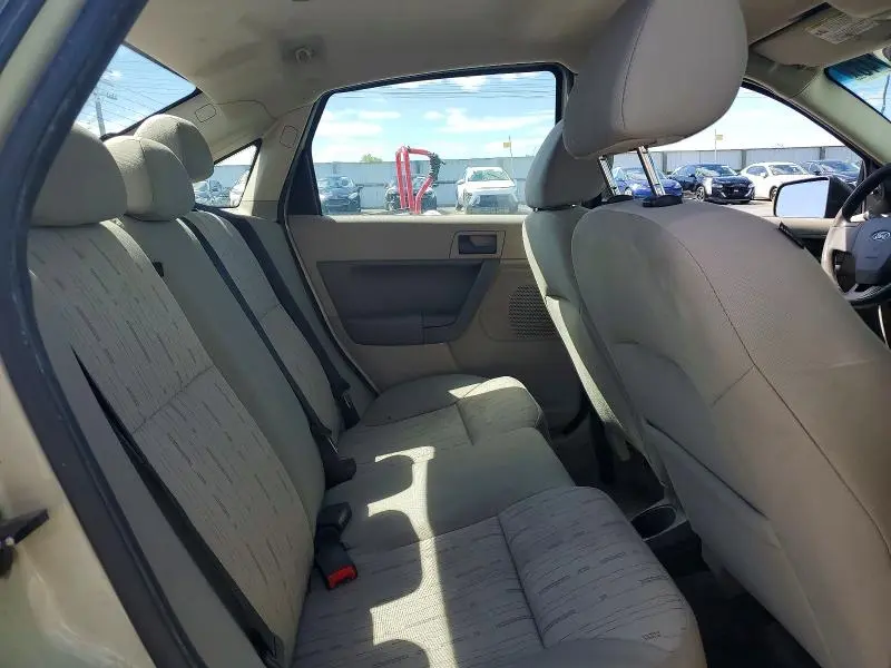 2010 FORD FOCUS SE  