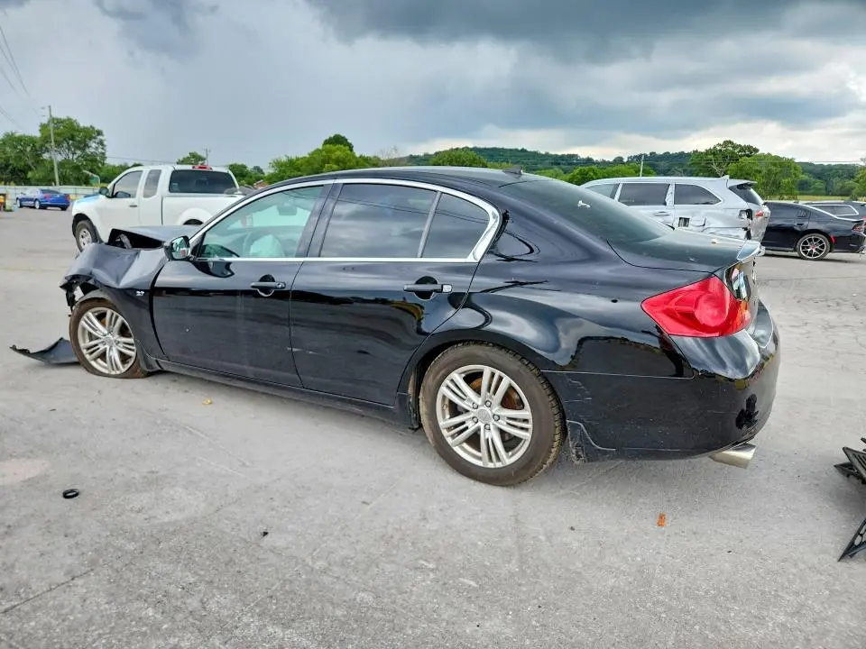2015 INFINITI Q40 BASE  