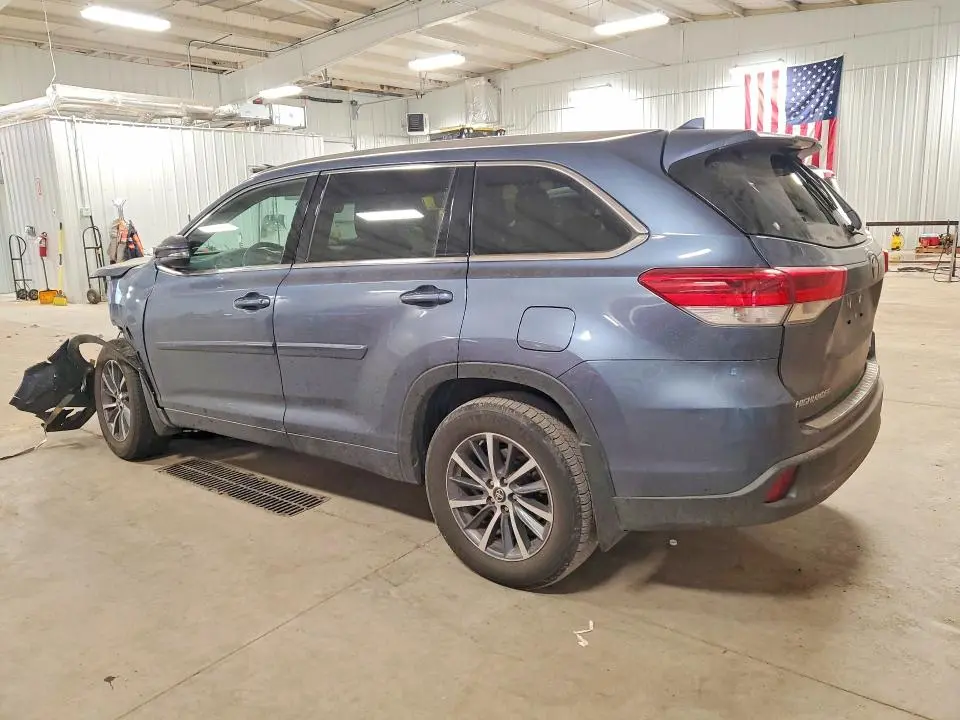 2017 TOYOTA HIGHLANDER XLE  