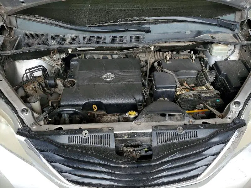 2011 TOYOTA SIENNA LE  