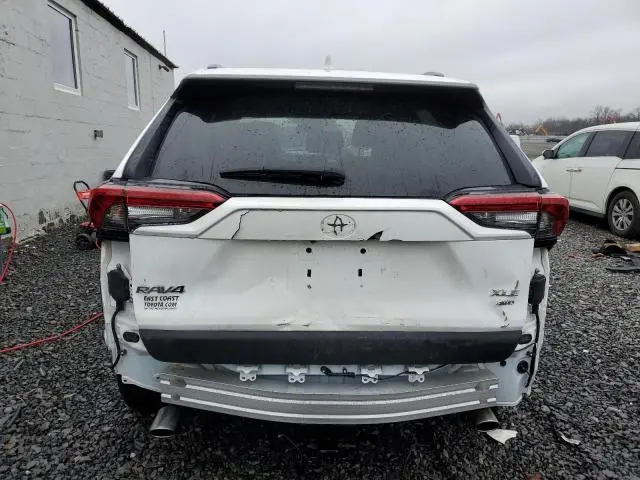 2020 TOYOTA RAV4 XLE